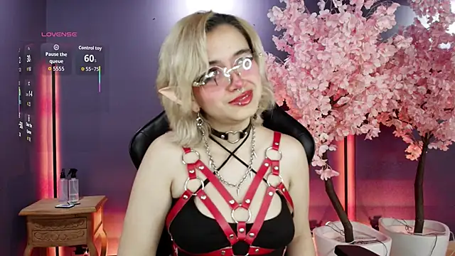 Navier   online show from 11.08.25