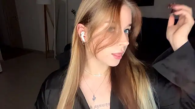 Snapshot of Babymoney_2007 chatting on 10.21.25 Babymoney 2007 online show from 10.21.25