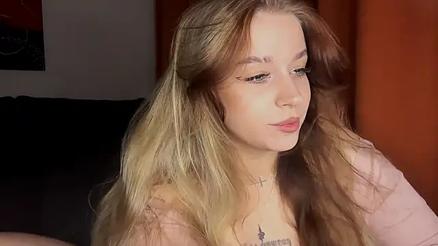 Snapshot of Babymoney_2007 chatting on 10.26.25 Babymoney 2007 online show from 10.26.25