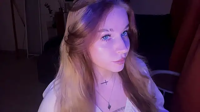 Snapshot of Babymoney_2007 chatting on 10.27.25 Babymoney 2007 online show from 10.27.25