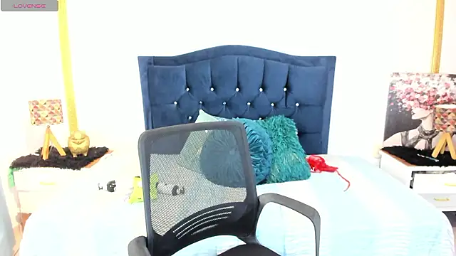 Inaya Khalifa online show from 03.17.26