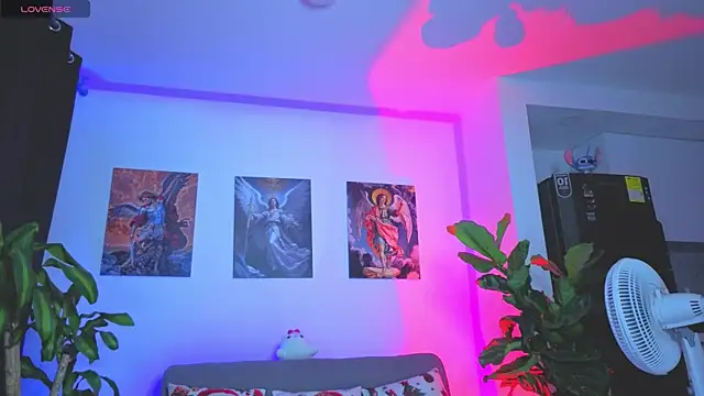 SophiaBerryy online show from 12.04.25