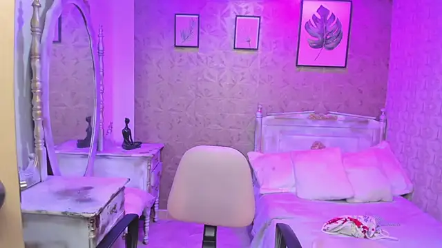 Snapshot of Sofia_clk chatting on 12.20.25 Sofia clk online show from 12.20.25