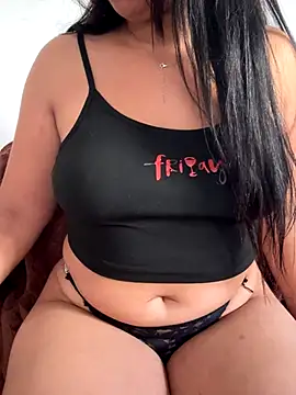 Snapshot of jouri__curvy chatting on 11.24.25 jouri curvy online show from 11.24.25