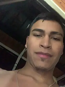 Snapshot of Emiliano_Reyes chatting on 04.25.26 Emiliano Reyes online show from 04.25.26