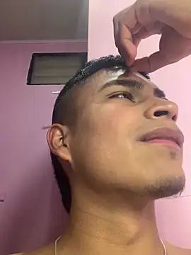 Snapshot of Emiliano_Reyes chatting on 05.09.26 Emiliano Reyes online show from 05.09.26