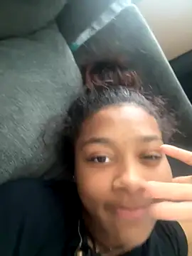 pinkkladdyyy online show from 10.21.25