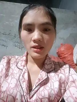 Snapshot of mira-show chatting on 10.24.25 mira-show online show from 10.24.25