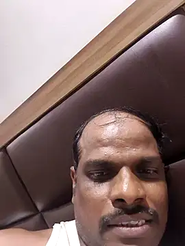 Snapshot of RNlov chatting on 11.06.25 RNlov online show from 11.06.25