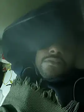 Snapshot of RNlov chatting on 11.17.25 RNlov online show from 11.17.25