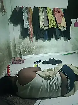 Snapshot of RNlov chatting on 11.23.25 RNlov online show from 11.23.25