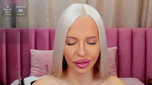 Snapshot of KailaCrystall chatting on 11.27.25 KailaCrystall online show from 11.27.25