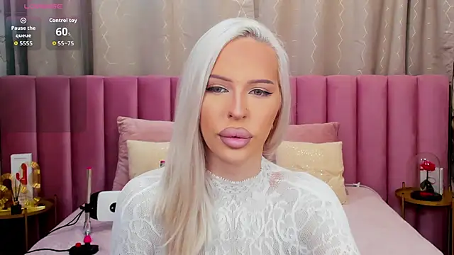 Snapshot of KailaCrystall chatting on 12.16.25 KailaCrystall online show from 12.16.25