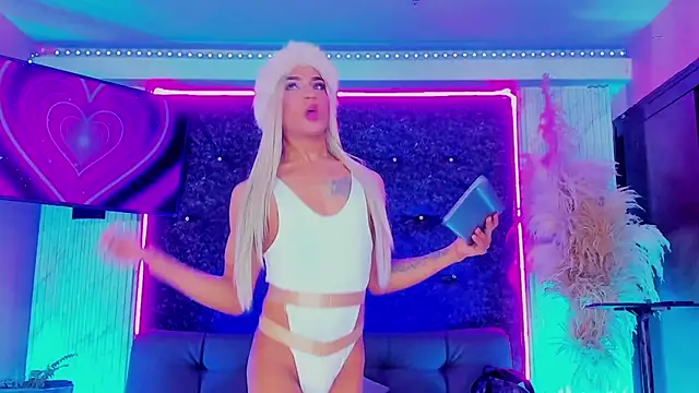 Snapshot of Queens_Wonders_Blonders chatting on 01.11.26 Queens Wonders Blonders online show from 01.11.26