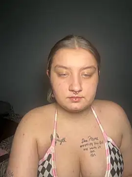 Snapshot of Kayliee420 chatting on 11.25.25 Kayliee420 online show from 11.25.25