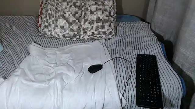 Snapshot of RissaGx chatting on 10.30.25 RissaGx online show from 10.30.25