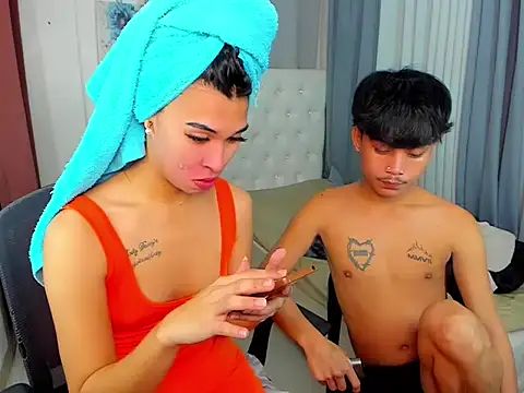 Snapshot of hardcocktwink chatting on 11.08.25 hardcocktwink online show from 11.08.25