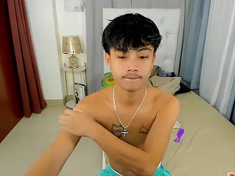 Snapshot of hardcocktwink chatting on 11.12.25 hardcocktwink online show from 11.12.25