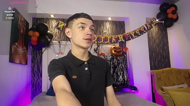 Snapshot of Mike_lawford1 chatting on 10.29.25 Mike lawford1 online show from 10.29.25