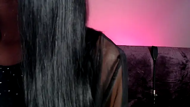 Snapshot of mistressdominanoire chatting on 10.21.25 mistressdominanoire online show from 10.21.25