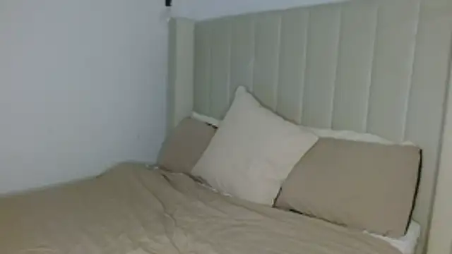 scarlet-xoxo online show from 10.24.25