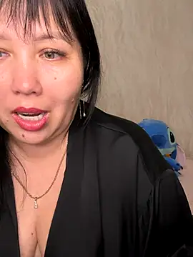 Snapshot of Love__Mom chatting on 11.14.25 Love Mom online show from 11.14.25