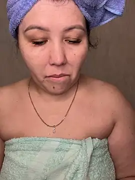 Snapshot of Love__Mom chatting on 11.16.25 Love Mom online show from 11.16.25