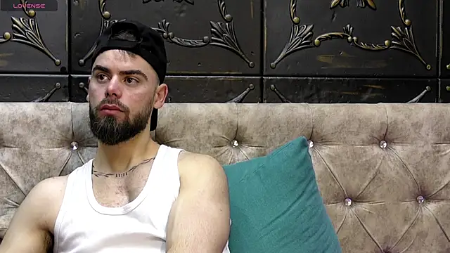 Snapshot of OceannHeart chatting on 11.28.25 OceannHeart online show from 11.28.25