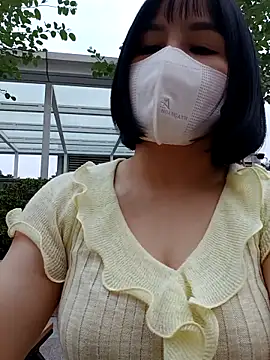 Snapshot of Mina-02 chatting on 10.28.25 Mina-02 online show from 10.28.25