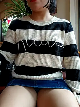 Snapshot of Mina-02 chatting on 10.31.25 Mina-02 online show from 10.31.25