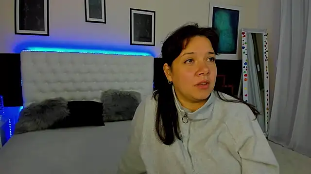 Snapshot of JulietteHarley chatting on 10.20.25 JulietteHarley online show from 10.20.25