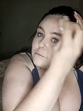 Snapshot of Maya_29x chatting on 12.21.25 Maya 29x online show from 12.21.25