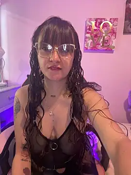 Snapshot of Pinkvixen69 chatting on 05.27.26 Pinkvixen69 online show from 05.27.26