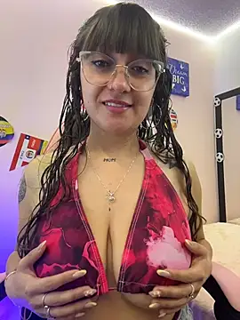 Snapshot of Pinkvixen69 chatting on 06.16.26 Pinkvixen69 online show from 06.16.26