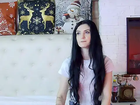 Snapshot of KendraNoir chatting on 12.17.25 KendraNoir online show from 12.17.25