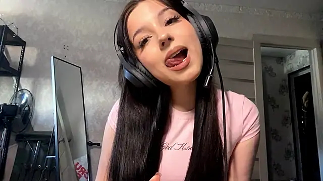 TashiaCassln online show from 10.22.25