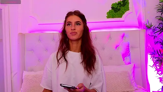 Snapshot of ElisaCharm chatting on 06.18.26 ElisaCharm online show from 06.18.26