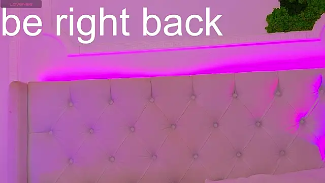Snapshot of ElisaCharm chatting on 06.19.26 ElisaCharm online show from 06.19.26