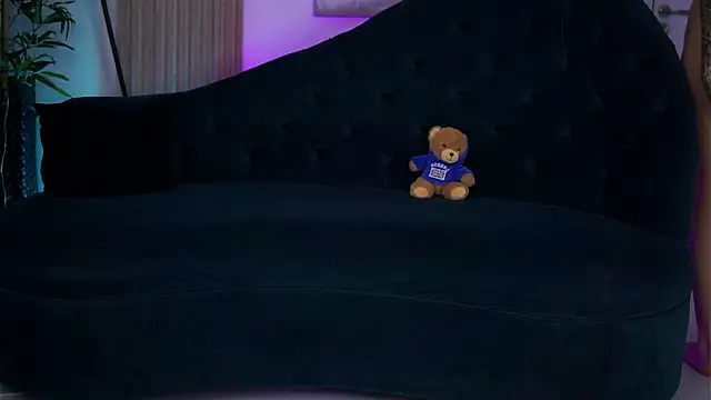 LaraSynn online show from 11.06.25