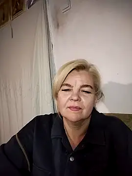 Snapshot of TiaBeauty9182 chatting on 10.21.25 TiaBeauty9182 online show from 10.21.25