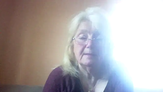 AmyLove353 online show from 04.28.26