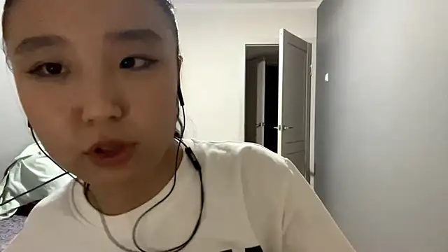 LiaPilksi online show from 10.20.25