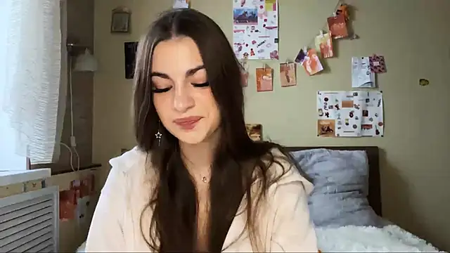Snapshot of TheRealAnna chatting on 10.25.25 TheRealAnna online show from 10.25.25