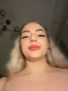 Snapshot of HugeBoobsAlice chatting on 02.08.26 HugeBoobsAlice online show from 02.08.26