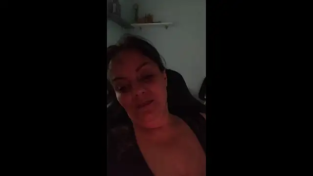 Snapshot of karina_katy chatting on 10.27.25 karina katy online show from 10.27.25