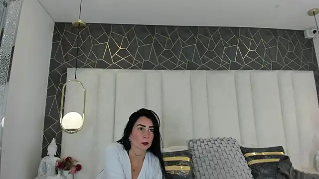 AnnieLove  online show from 12.18.25