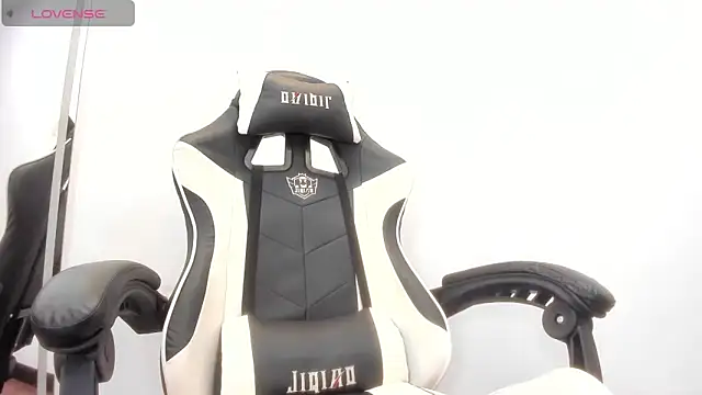 helleennhoot online show from 12.17.25