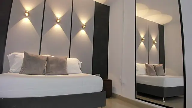 mia collins96 online show from 03.03.26