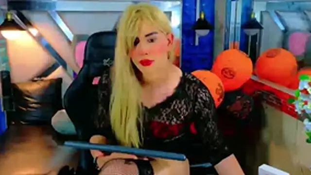 Snapshot of Jennfer_Winson chatting on 10.25.25 Jennfer Winson online show from 10.25.25