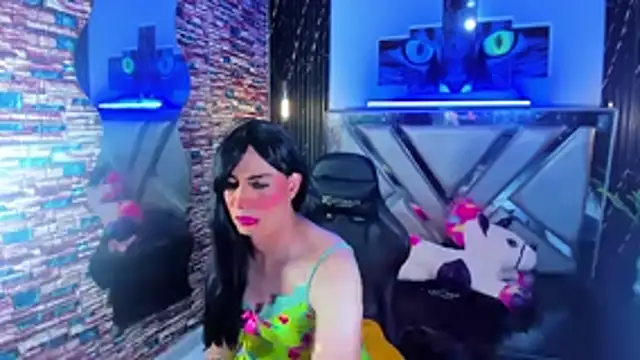 Snapshot of Jennfer_Winson chatting on 11.15.25 Jennfer Winson online show from 11.15.25